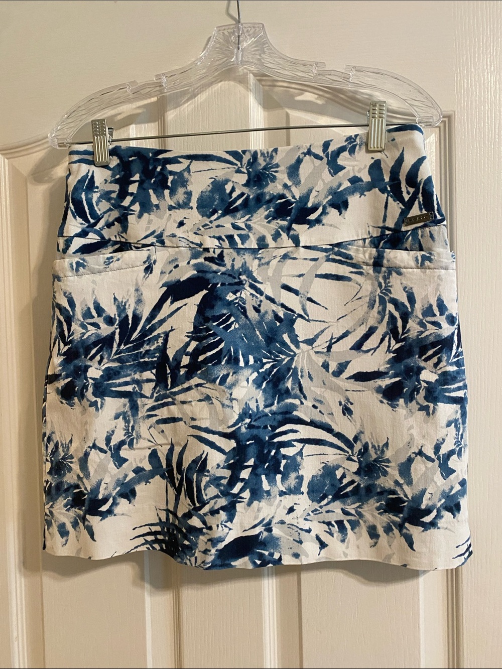 S & G Co Women’s Blue and White With Pockets size medium Very Good Cond